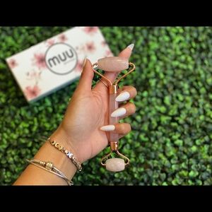 ❀ Muu Rose Gold Pink Quartz Face Roller ❀